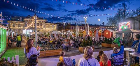 Keskustori on täynnä jääkiekon maailmanmestaruuskisojen seuraajia.