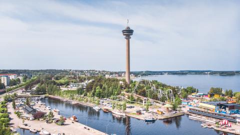 Näsinneula ja Särkänniemi kesällä.