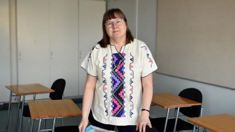 Mirja Rekola Sampolan luokassa keväällä 2023.