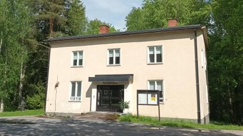 Nokian kaksikerroksinen taidetalo toimii kulttuurin välitilana vuonna 2024.