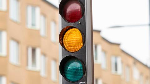 Traffic lights on yellow.