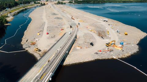 Pölkkylänsilta ja Näsinsaaren raitiotietyömaata.