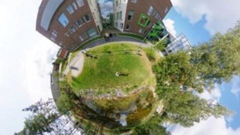 Teklun rakennus kuvattuna pyöreään muotoon.