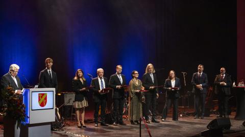 Kuvassa Tampereen päivän palkitut