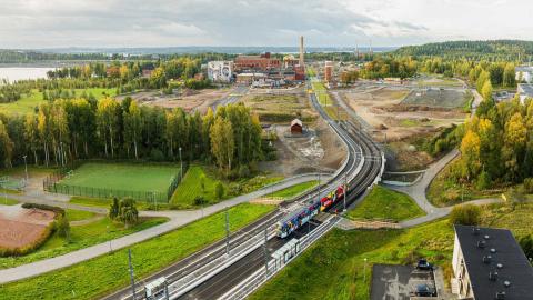 Ratikka koeajossa Hiedanrannassa syksyllä 2024.