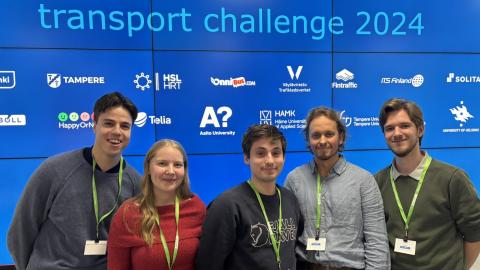 72 tunnin liikennehaastekisan voittajajoukkue.