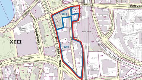 Kuvassa karttarajauksia, kilpailualue punaisella ja kaksi asemakaavan rajausta sinisellä.