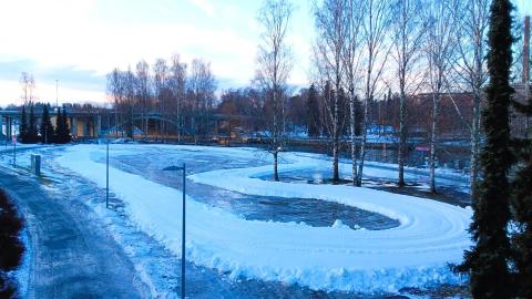 Ratinanniemeä kiertää latu.