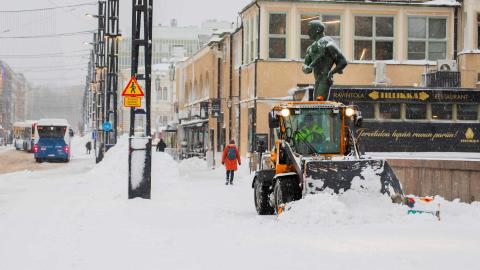 Snow plow on the bridge Hämeensilta.