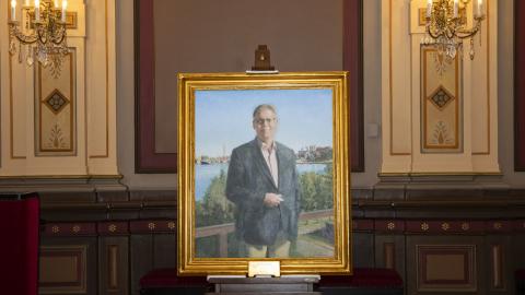 Maalatussa muotokuvassa entinen pormestari Lauri Lyly.