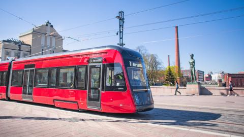 A tram on a sunny spring day on the Hämeensilta.