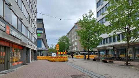 Puutarhakadun työmaata Kuninkaankadulta päin.