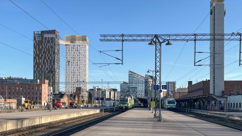 Kuvassa aseman aluetta ja kaksi hotellitornia, uudesta havainnekuva.