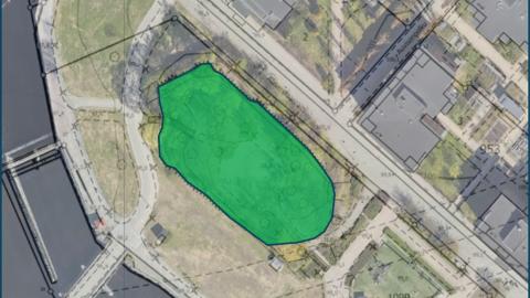 Kuvassa ilmakuvan päällä karttaa, jossa vihreä alue.