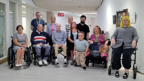 Members of the Tampere Disability Council in a group photo. Many of those in the foreground are in wheelchairs. Everyone looks in good spirits.