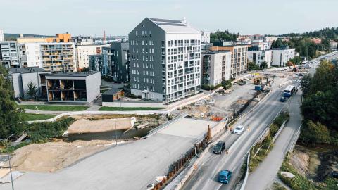 Ratikkatyömaata Härmälänojan sillan vaiheilla.