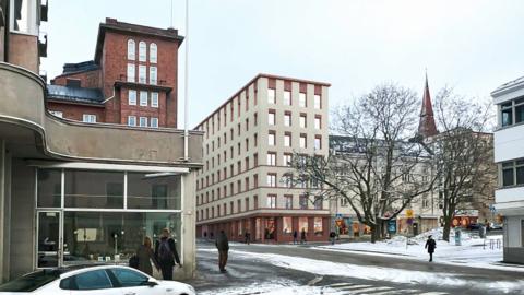 Kuvassa vanhaa kaupunkirakennetta ja uusi talo.