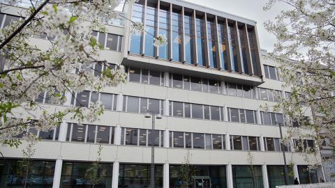 Tampereen kaupungintalon B-sisäänkäynti
