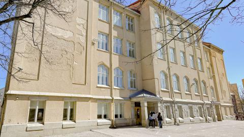 Tammelan koulun jugend-rakennus sisäpihan puolelta.
