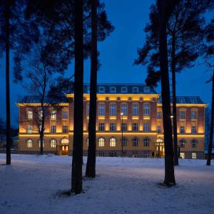 Pyynikin lukio building outside.