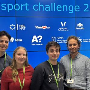 72 tunnin liikennehaastekisan voittajajoukkue.