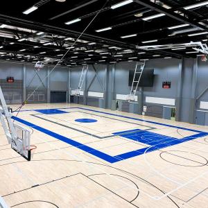 Tesoman palloiluhallin liikuntasali.