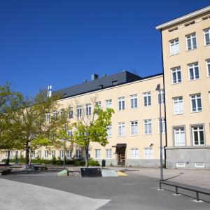 Nekalan uusi kulttuurikeskus kesällä.