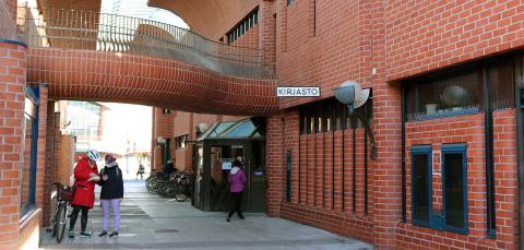 Entrance to Hervanta Library.