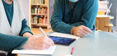 Guidance on how to use a tablet.