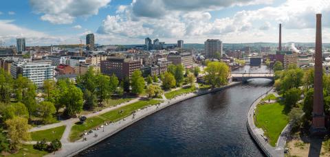 Kuvassa on Tammerkoski ja sitä ympäröivää maisemaa kuvattuna yläilmoista.