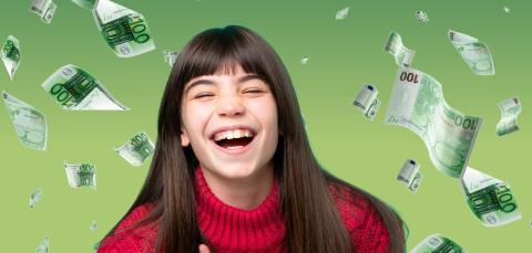 Nuori tyttö nauraa ja taustalla putoaa seteleitä.