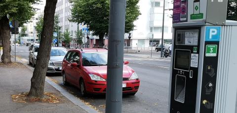 Autojen pysäköintiä Amurissa