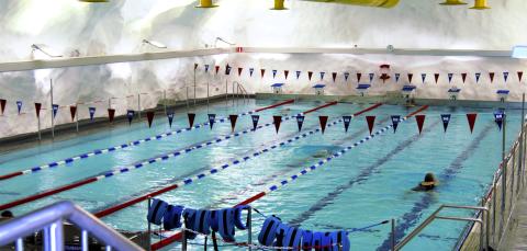 Hervannan uimahallin iso allas.