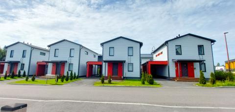 Kuvassa vaaleita pientaloja Vuoreksesta.