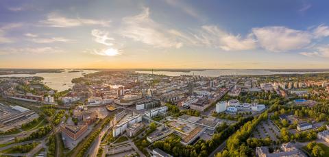 Tampereen maisemaa kuvattuna dronella.