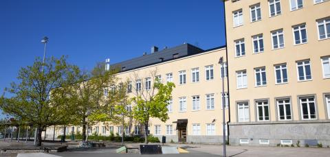 Nekalan uusi kulttuurikeskus kesällä.