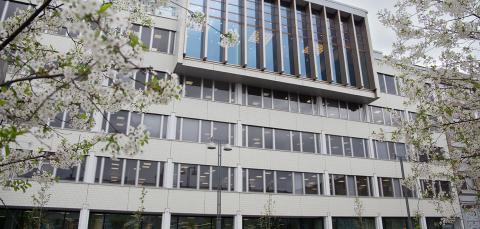 Tampereen kaupungintalon B-sisäänkäynti
