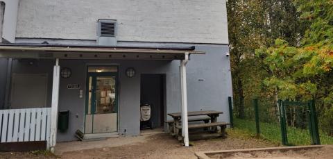 Kämmenniemen päiväkodin Terälahden lisäryhmän sisäänkäynti.
