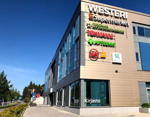 Tesoman hyvinvointikeskuksen kiinteistö ulkoa kuvattuna.