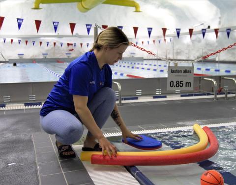 Uimakouluopettaja työssään