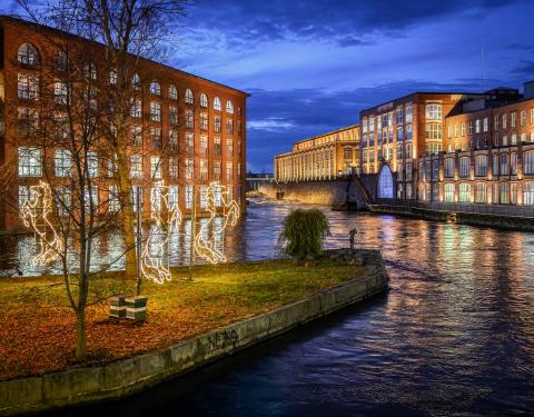 Konsulinsaari ja Tammerkoski iltahämärässä.