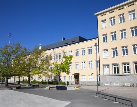 Nekalan uusi kulttuurikeskus kesällä.