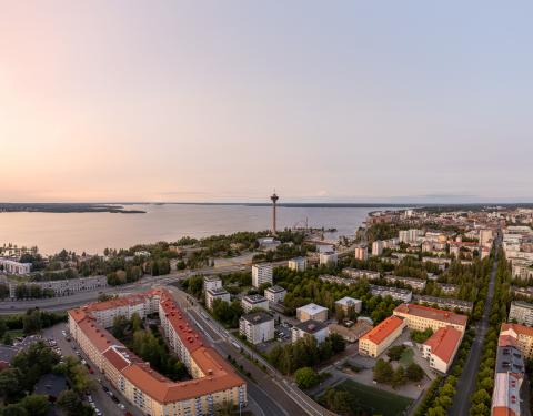 Näsijärven rantaa Amurin ja Santalahden kohdalta ilmasta kuvattuna.