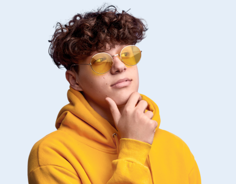 Kesäduuni, poika rallihupparissa