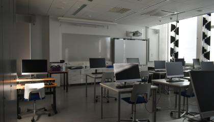 Tietokoneluokka Sampolassa.