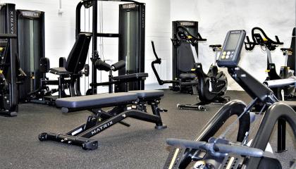 Hervannan uimahallin kuntosali.