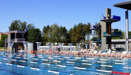 Maauimalan uima-allas kesäkuun alussa 2023.