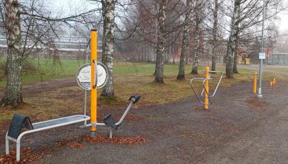 Vaakkolammen ulkokuntosalin laitteet.