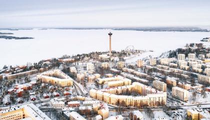 Talvista Amuria ja Särkänniemen aluetta ilmasta nähtynä.