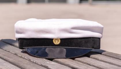 Ylioppilaslakki penkillä